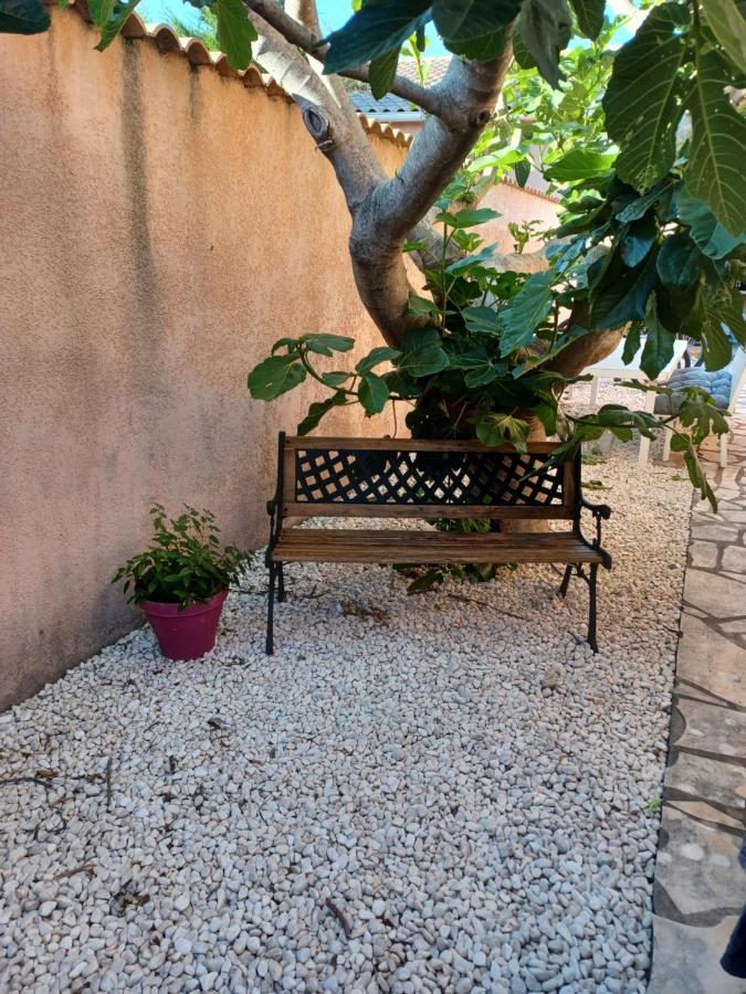 Le Clos D'Amandine Apartment Salleles-d'Aude Luaran gambar